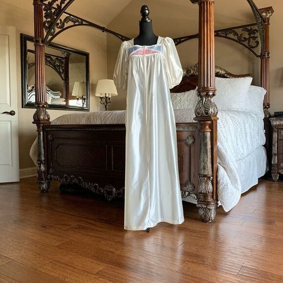 Vintage‎ Tom Bezduda Nightgown - Picture 1 of 11